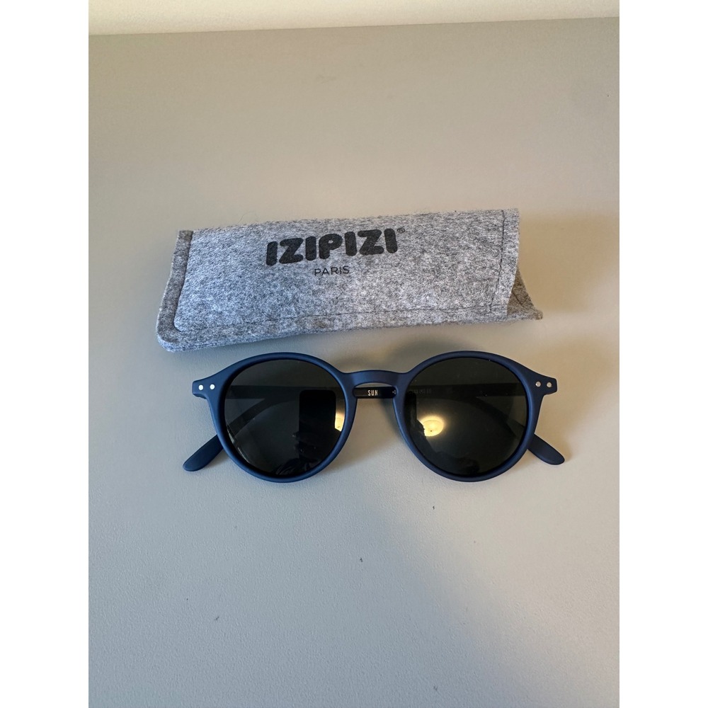 Izipizi Paris Sun #D Round Sunglasses in Navy Blue Matte Frame with Pouch